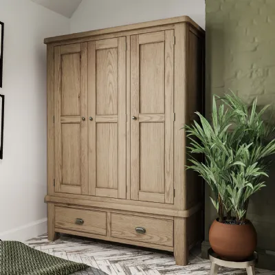 Large Oak Triple Wardrobe with Drawers